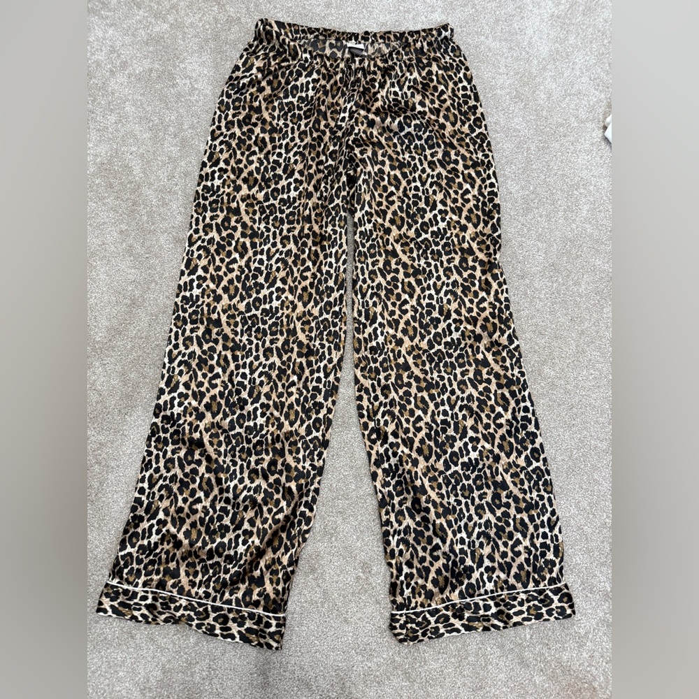 Victoria's Secret Animal Print Lounge Pants size Small LIKE NEW